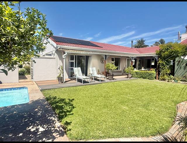 4 BEDROOM FREESTANDING FOR SALE IN WEST BEACH